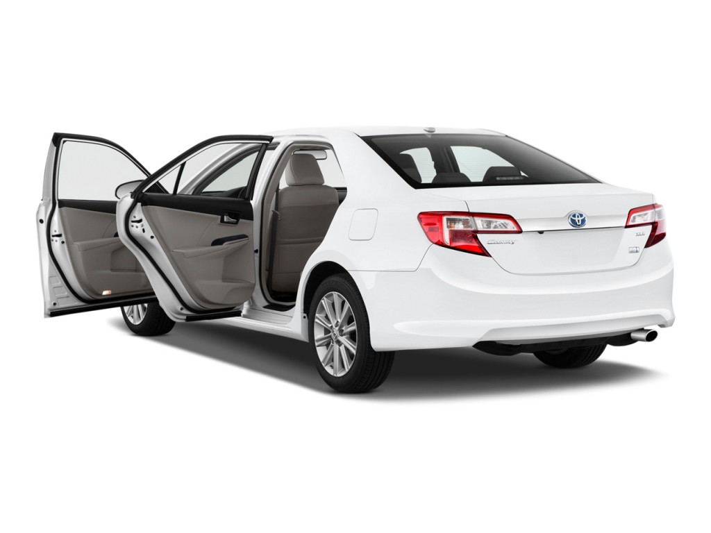 proimages/3/2013-toyota-camry-hybrid-4-door-sedan-xle-natl-open-doors_100414979_l.jpg